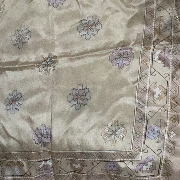 100 % Silk delicate scarf Made in Japan 26 inch square - Picture 8 of 12